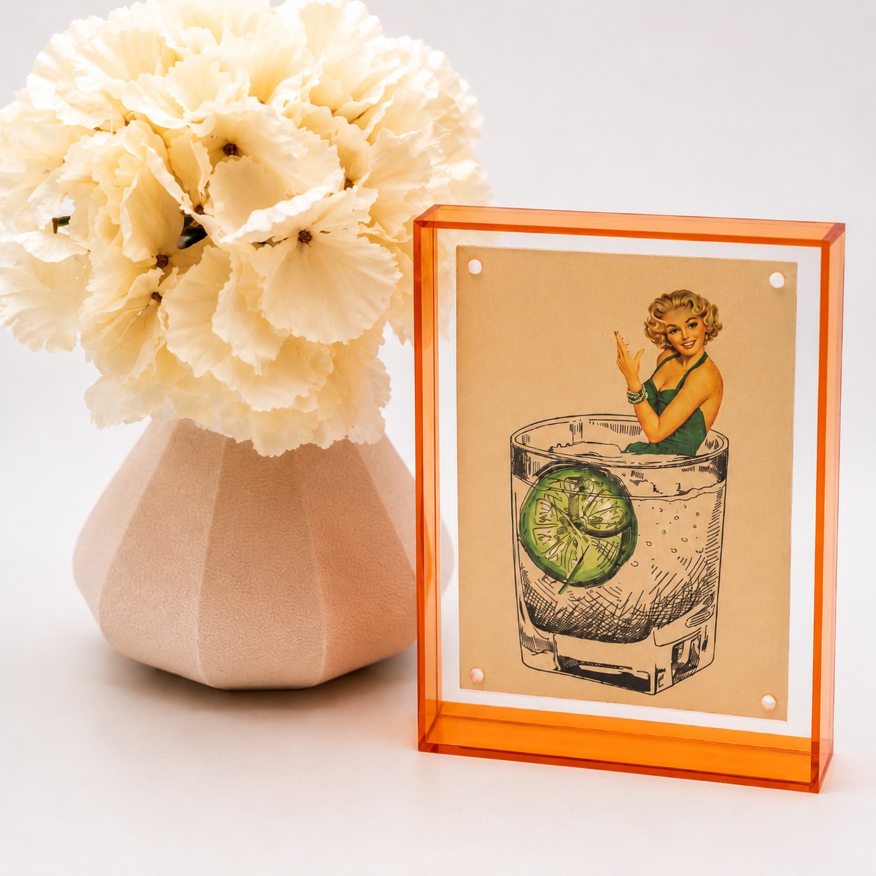 Neon oranje lijst 13x18 cm met vintage dame in cocktailglas