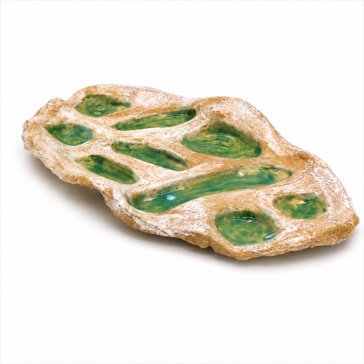Handgemaakte tapasschaal beige groen met verschillende vakjes