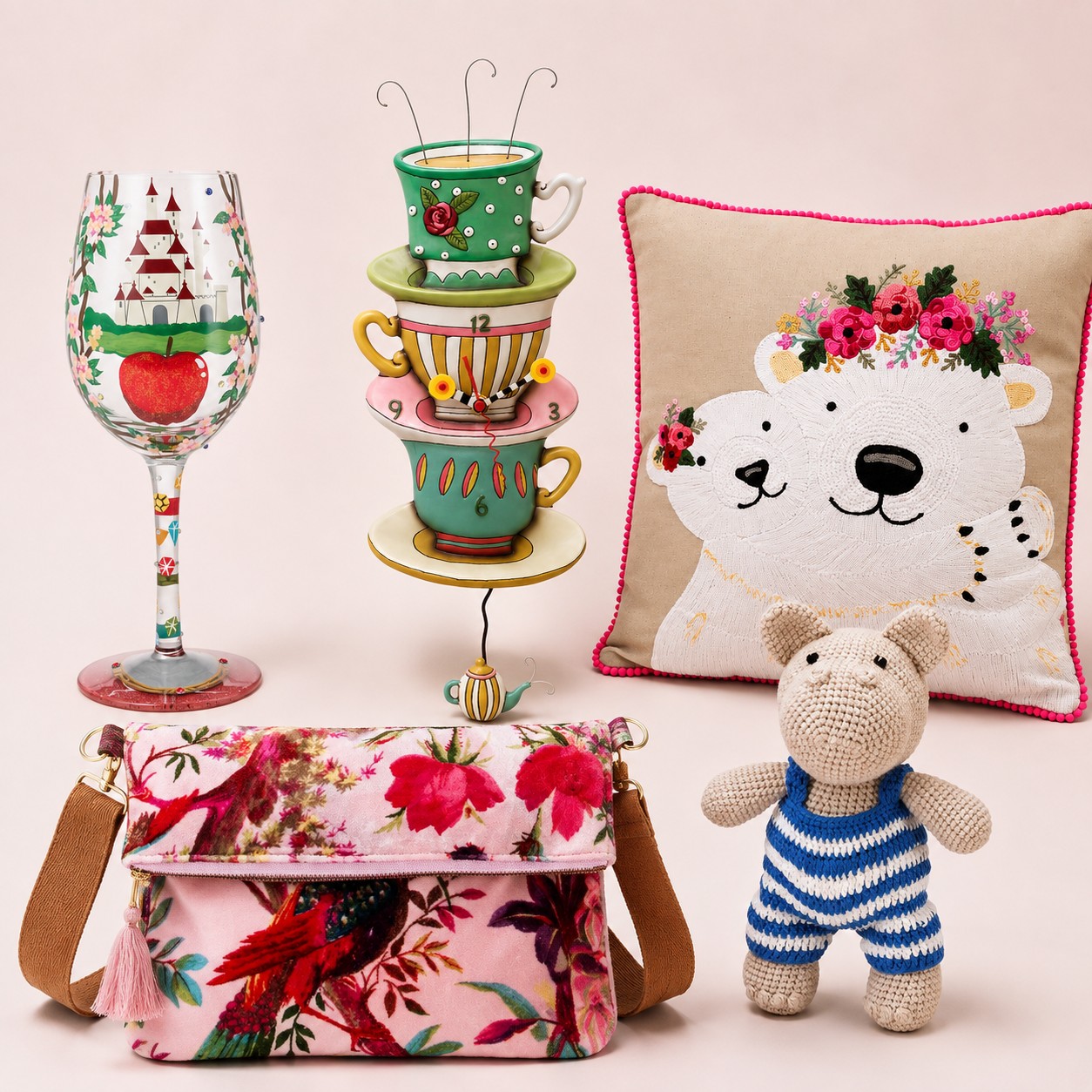 Kleurrijke selectie van verschillende merken bij Swieties Gifts met wijnglas, klok, sierkussen, tas en gehaakte knuffel.