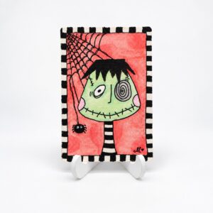 Handgemaakte aquarelkaart van By Mieke met groene Frankenstein, spinnenweb en zwart-wit gestreepte rand.
